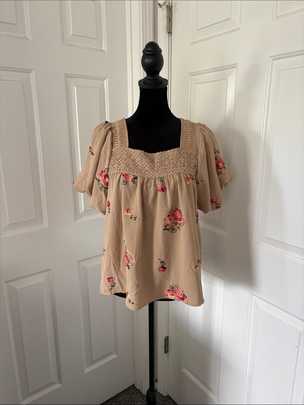 Anthropologie Kindred Embroidered Peasant Top With Crochet Detailing